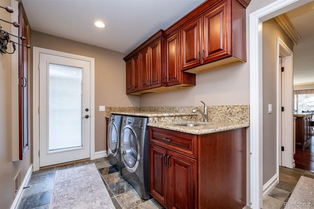 53588 Oak Grove Shelby Charter Township, MI 48315