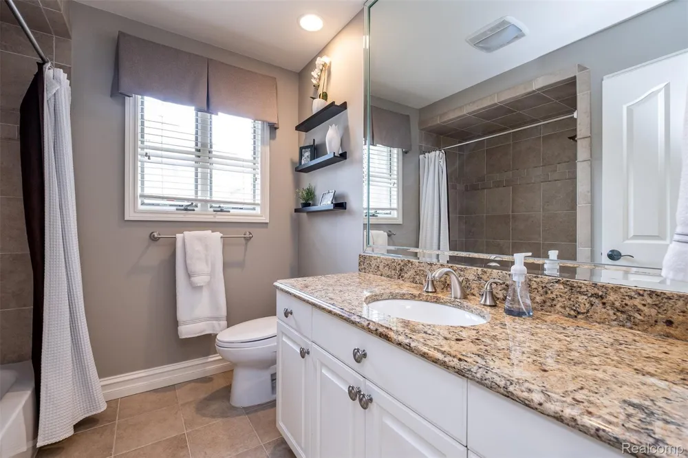 53588 Oak Grove Shelby Charter Township, MI 48315