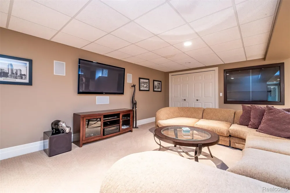 53588 Oak Grove Shelby Charter Township, MI 48315