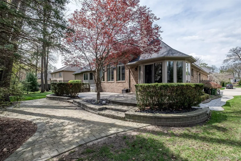 53588 Oak Grove Shelby Charter Township, MI 48315