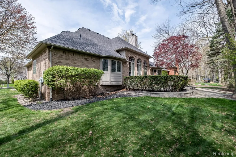 53588 Oak Grove Shelby Charter Township, MI 48315
