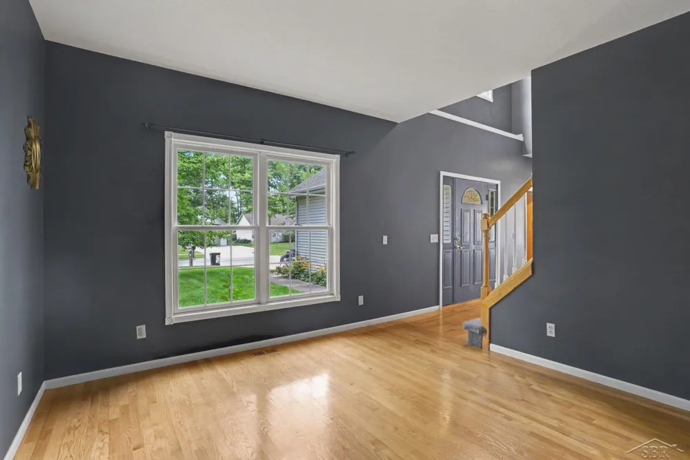 2514 Greenwich Cir Street Midland City, MI 48642