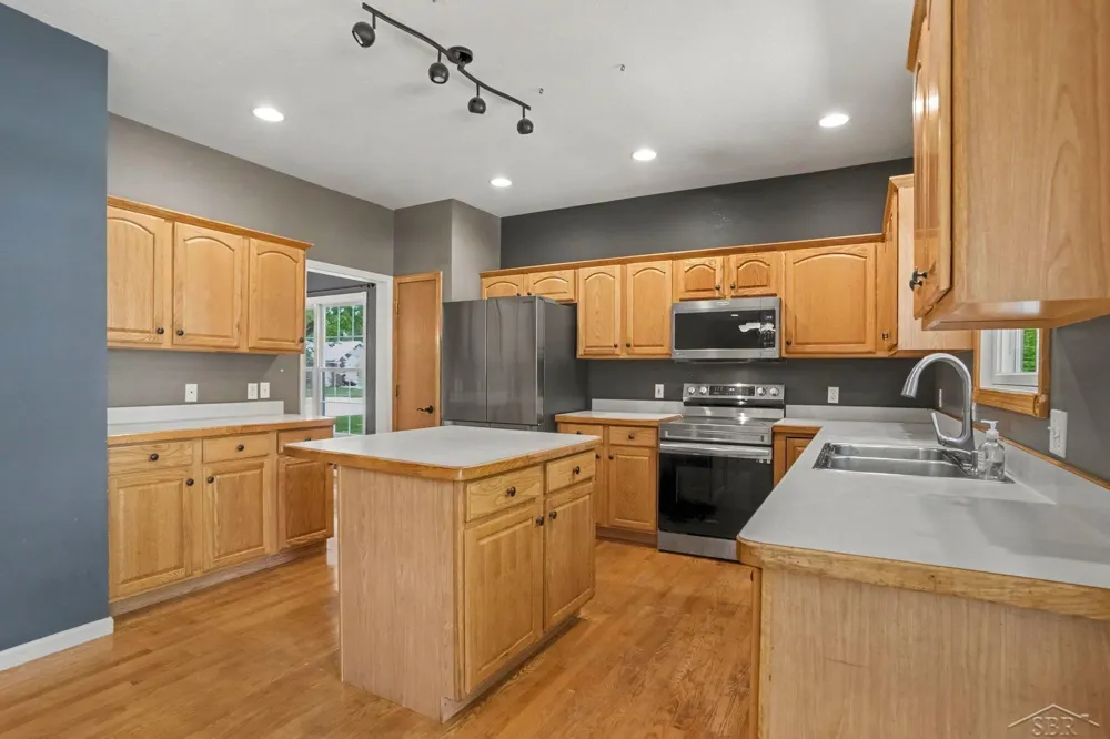 2514 Greenwich Cir Street Midland City, MI 48642