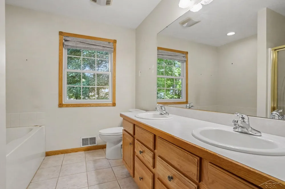 2514 Greenwich Cir Street Midland City, MI 48642