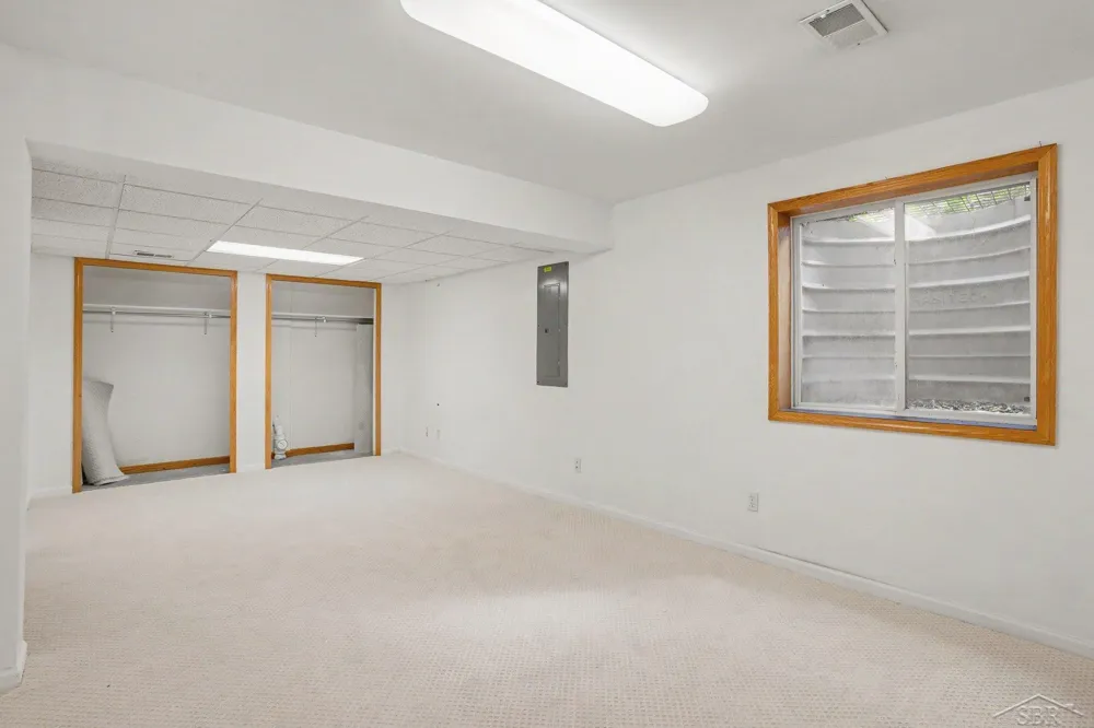 2514 Greenwich Cir Street Midland City, MI 48642