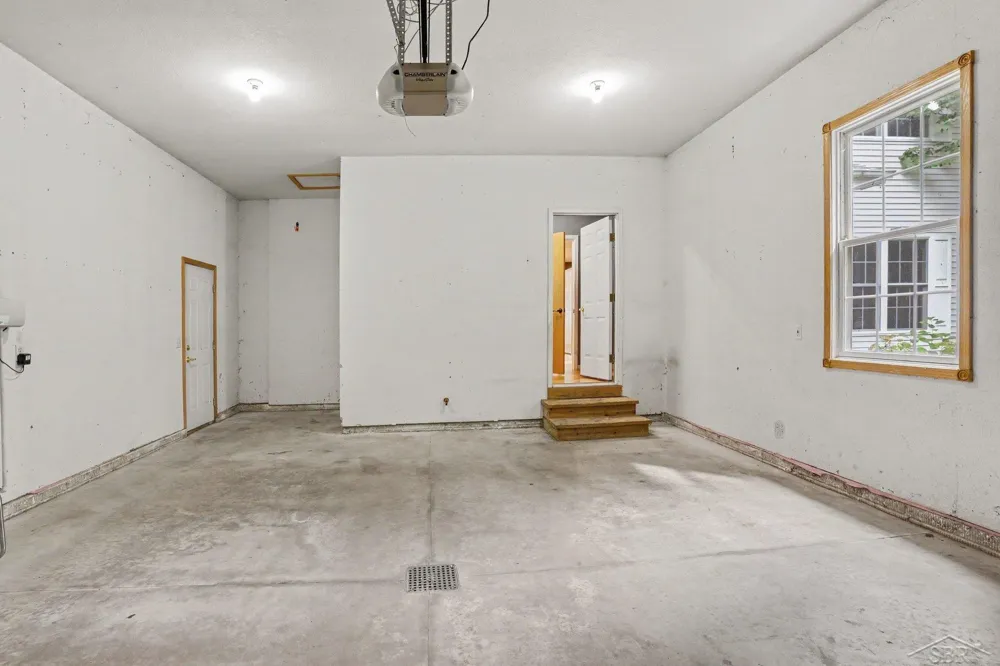 2514 Greenwich Cir Street Midland City, MI 48642