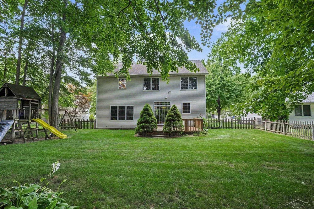 2514 Greenwich Cir Street Midland City, MI 48642