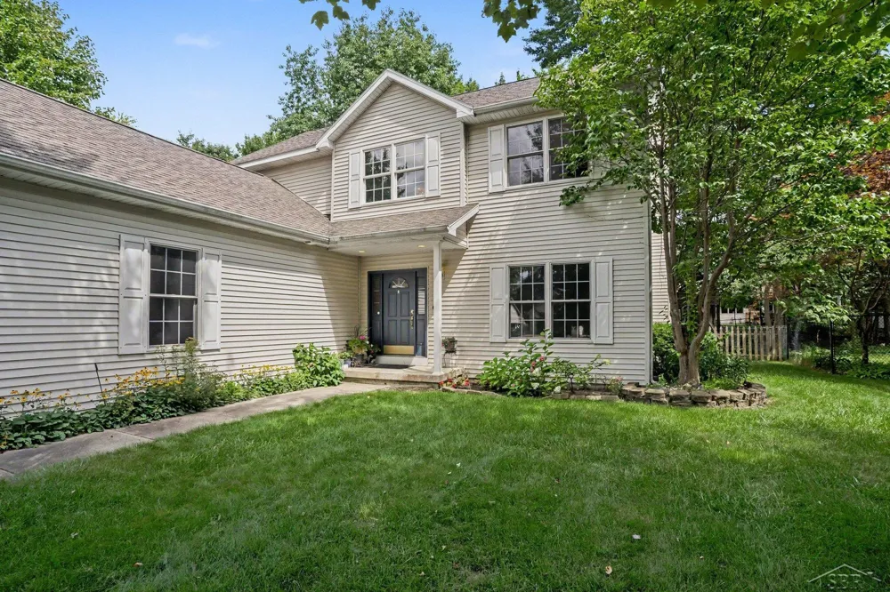 2514 Greenwich Cir Street Midland City, MI 48642