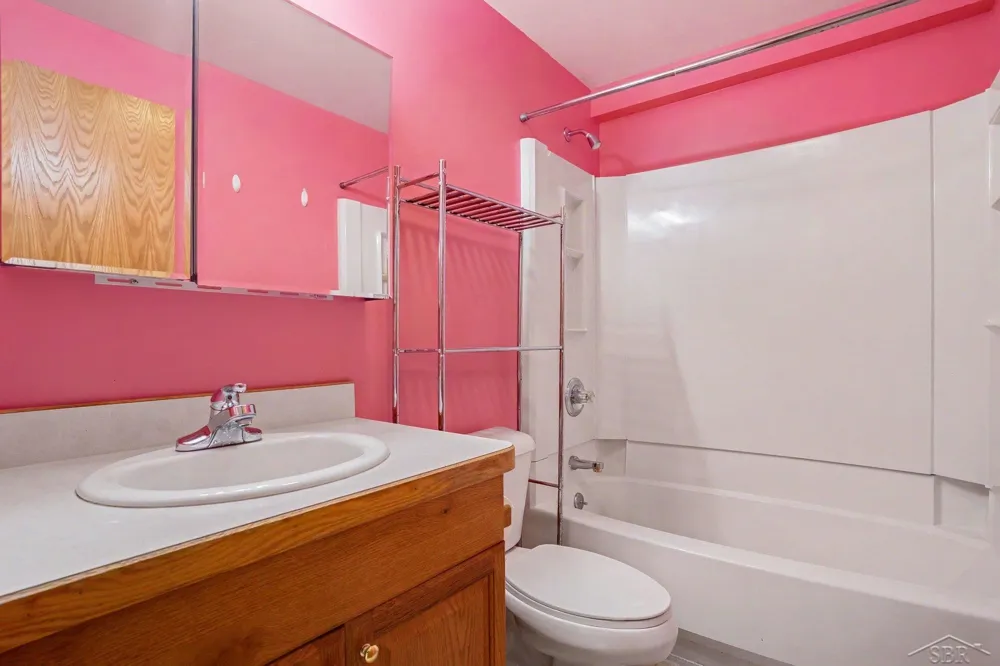 2514 Greenwich Cir Street Midland City, MI 48642
