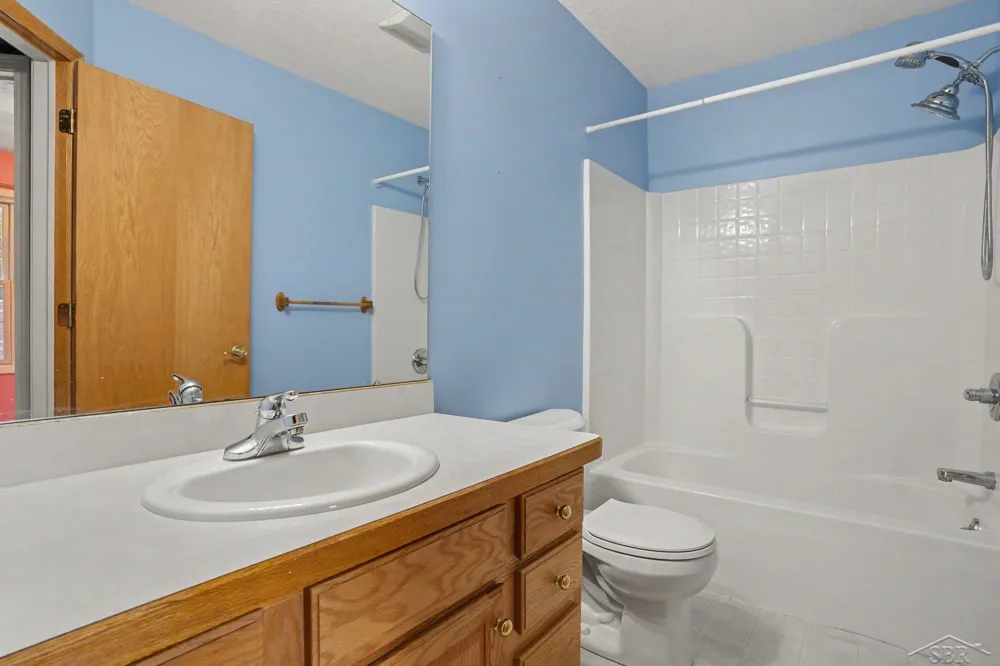 2514 Greenwich Cir Street Midland City, MI 48642