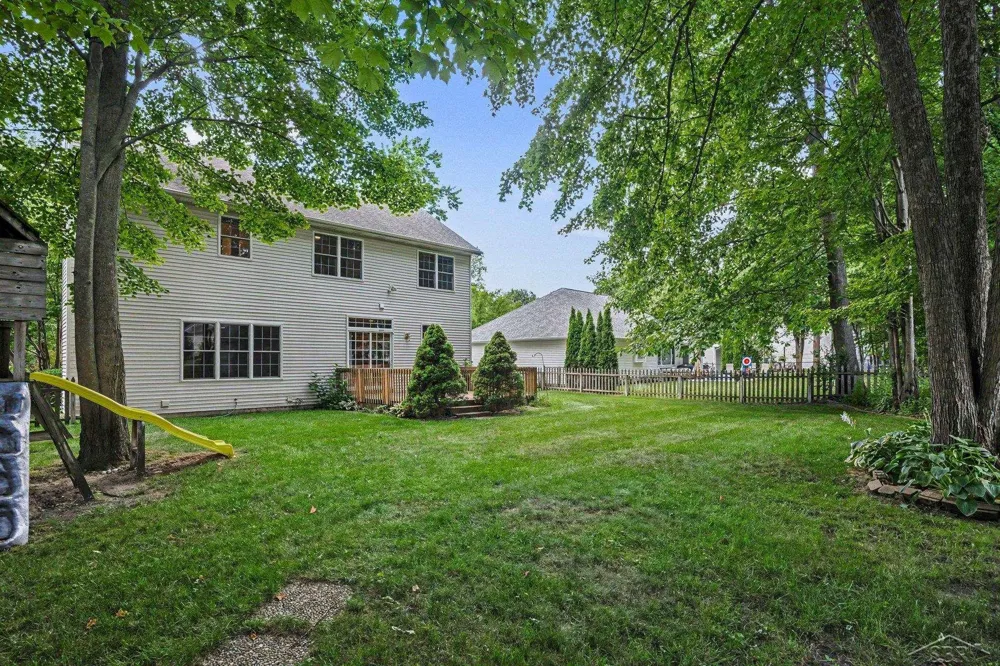 2514 Greenwich Cir Street Midland City, MI 48642
