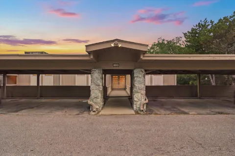 893 Cliffs Drive #107