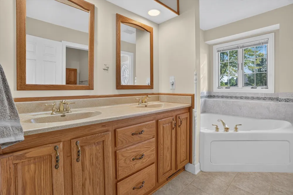 4729 Dimond Way Windsor Charter Township, MI 48821