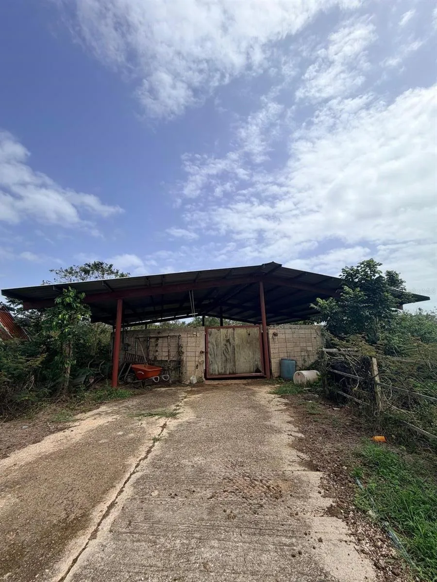 CARR 690 KM 3.2 BO SABANA HOYOS Vega Alta, PR 00692