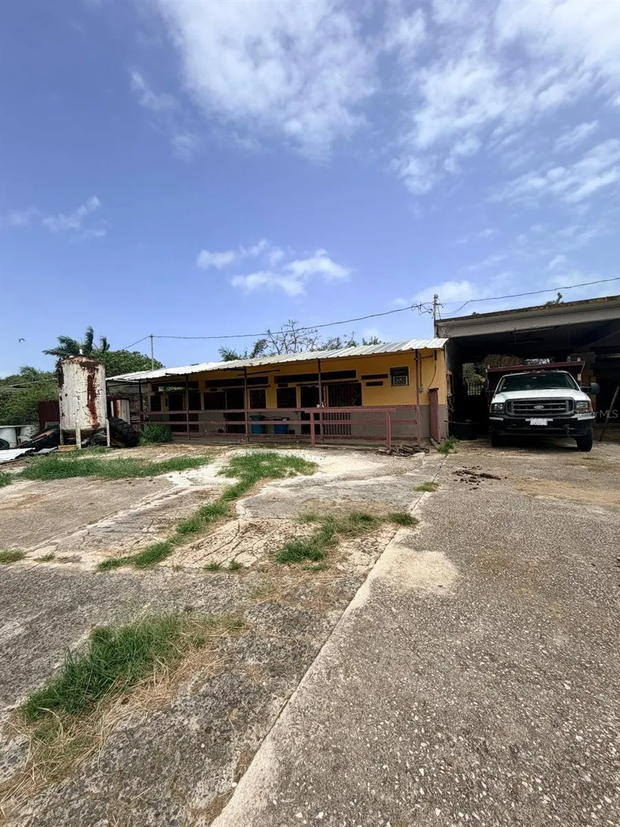CARR 690 KM 3.2 BO SABANA HOYOS Vega Alta, PR 00692