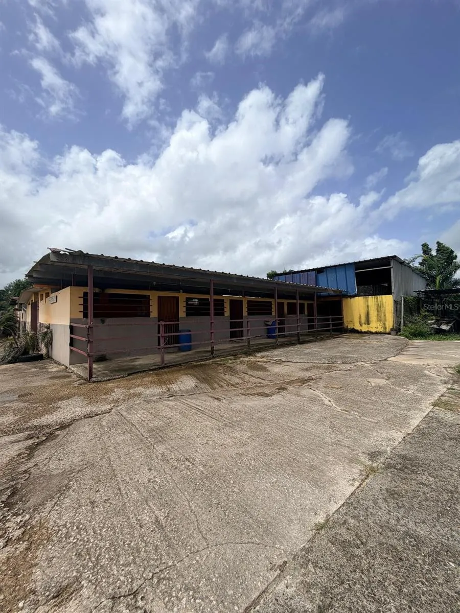 CARR 690 KM 3.2 BO SABANA HOYOS Vega Alta, PR 00692