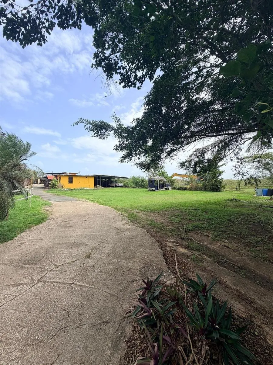 CARR 690 KM 3.2 BO SABANA HOYOS Vega Alta, PR 00692