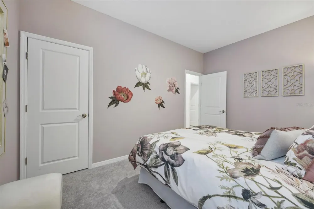 1092 CLAY BOULEVARD Tavares, FL 32778