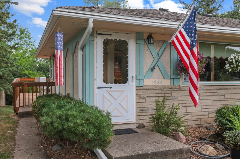 1933 Flandrau Street Maplewood, MN 55109
