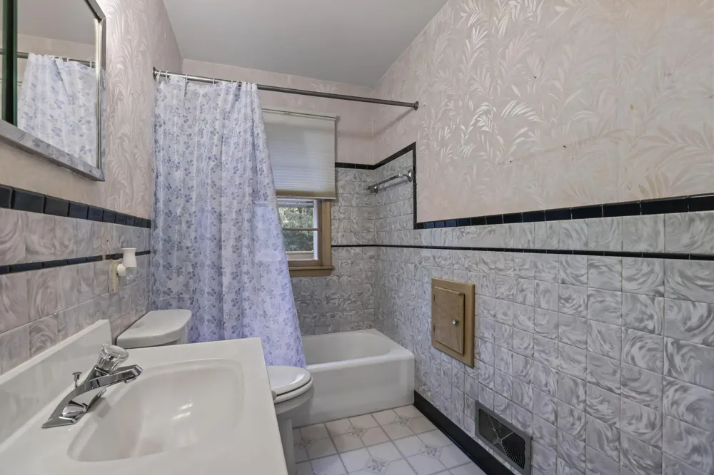 1933 Flandrau Street Maplewood, MN 55109