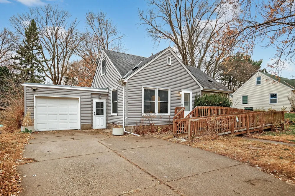 2057 Giesmann Street Roseville, MN 55113