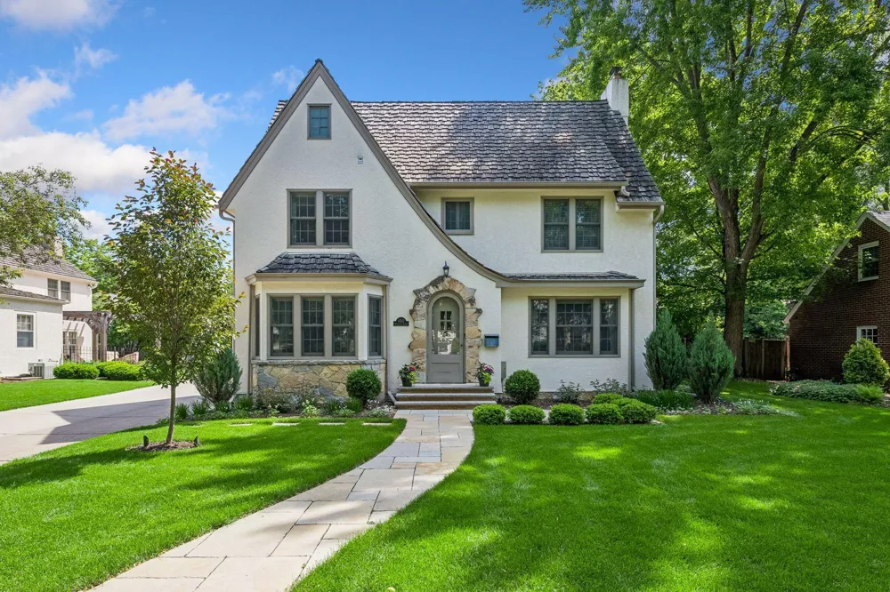 4517 Wooddale Avenue Edina, MN 55424