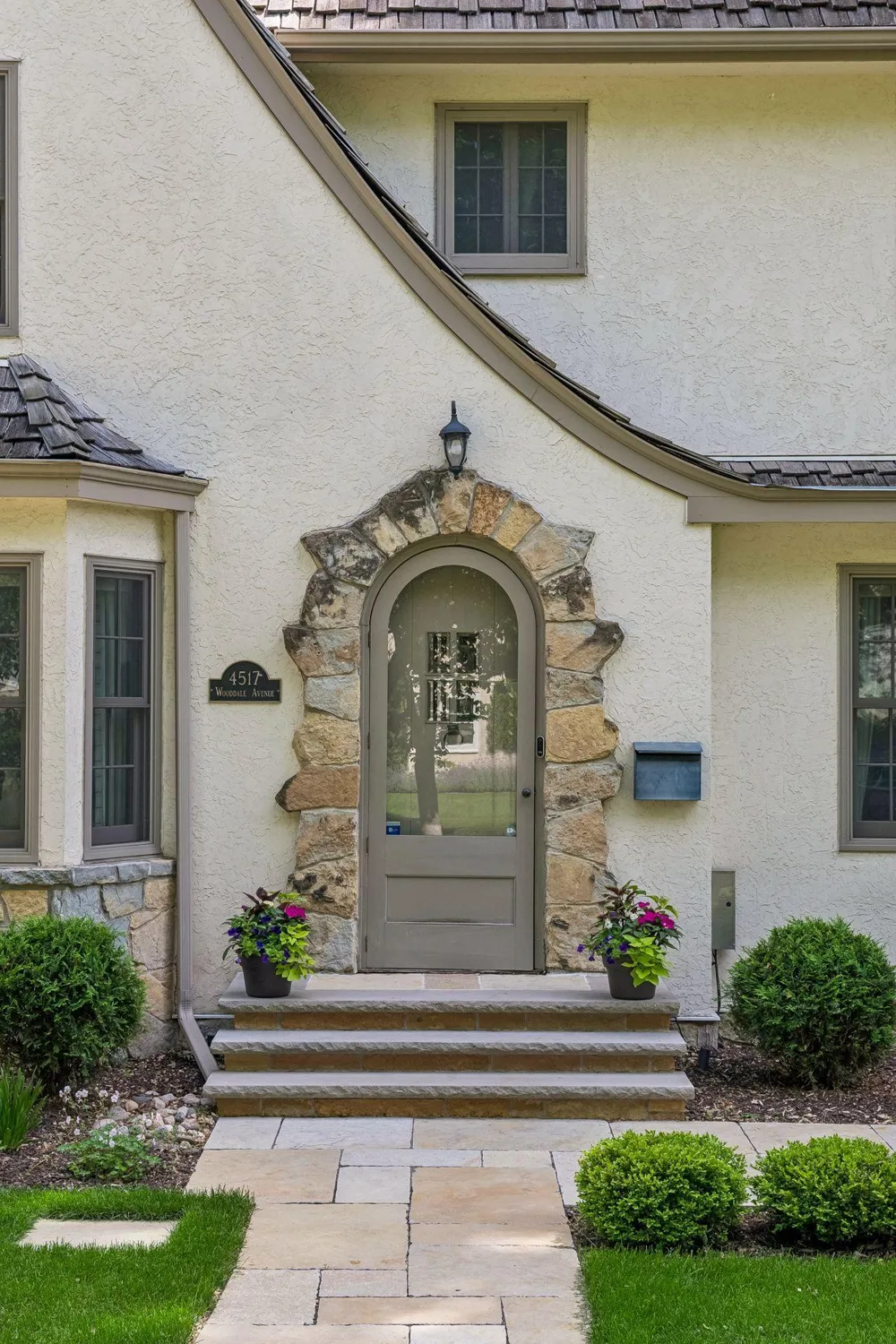 4517 Wooddale Avenue Edina, MN 55424
