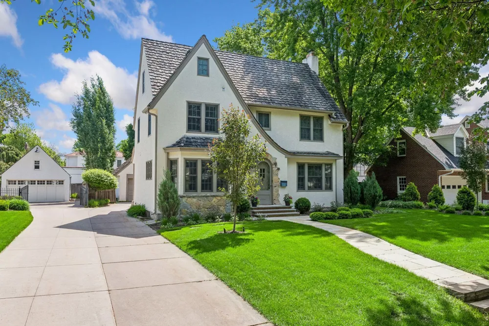 4517 Wooddale Avenue Edina, MN 55424