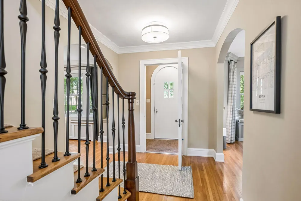 4517 Wooddale Avenue Edina, MN 55424
