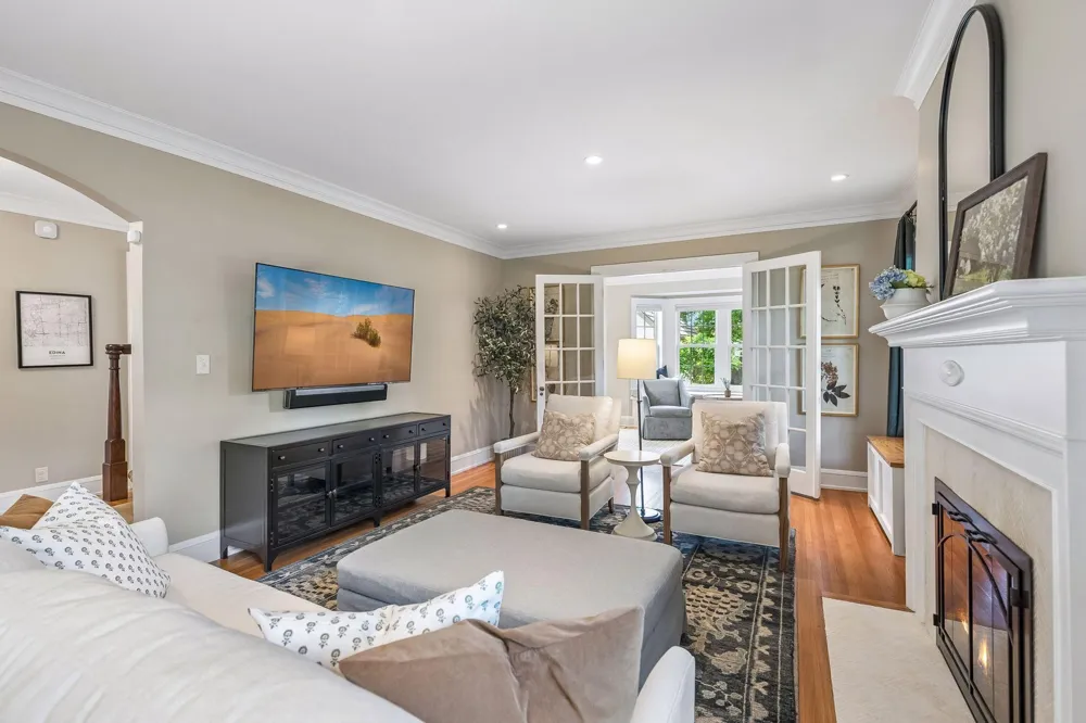 4517 Wooddale Avenue Edina, MN 55424