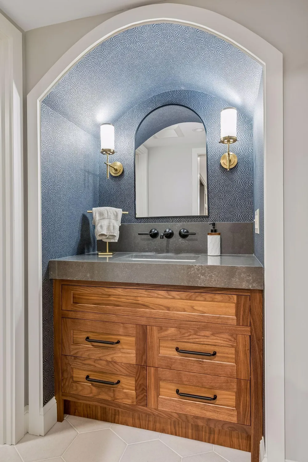 4517 Wooddale Avenue Edina, MN 55424