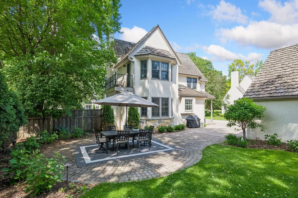 4517 Wooddale Avenue Edina, MN 55424
