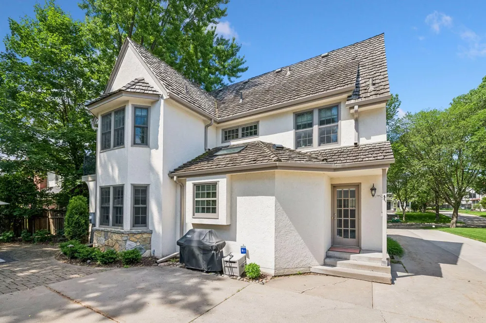 4517 Wooddale Avenue Edina, MN 55424