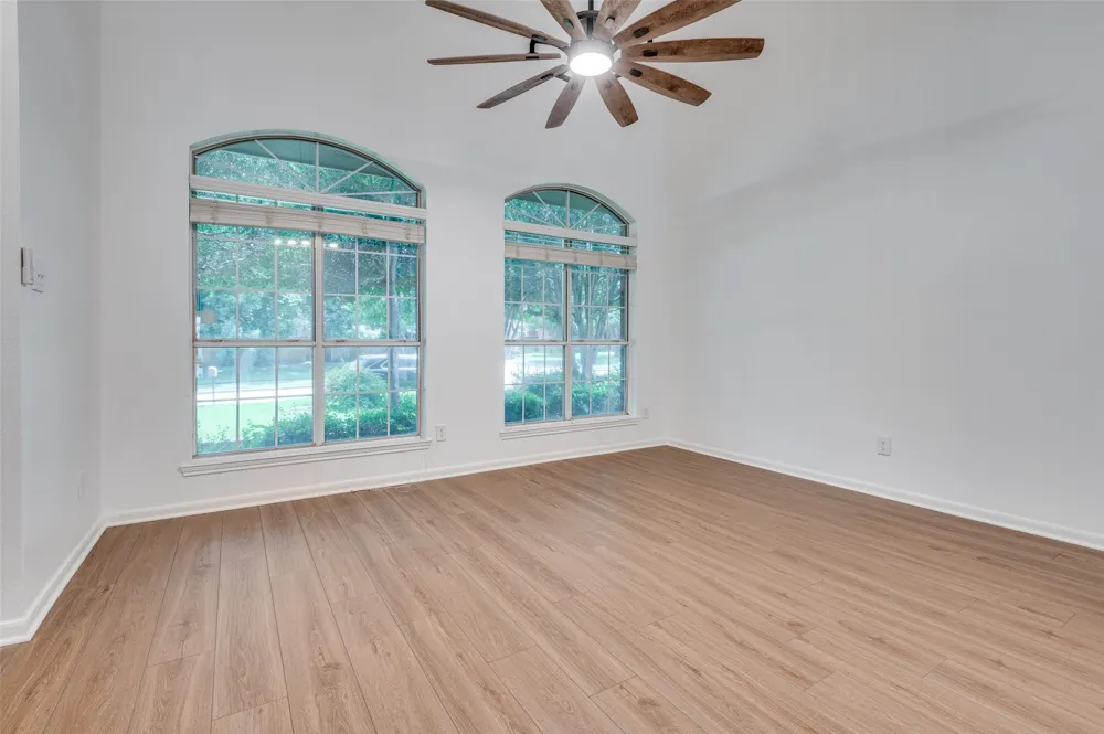 562 Mercer Street Grand Prairie, TX 75052