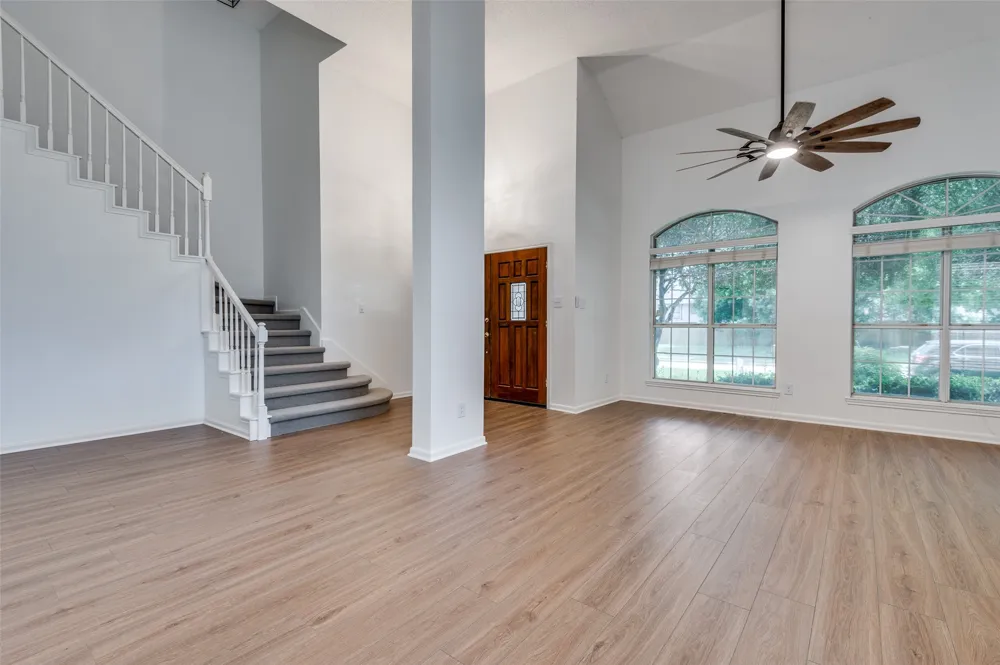 562 Mercer Street Grand Prairie, TX 75052