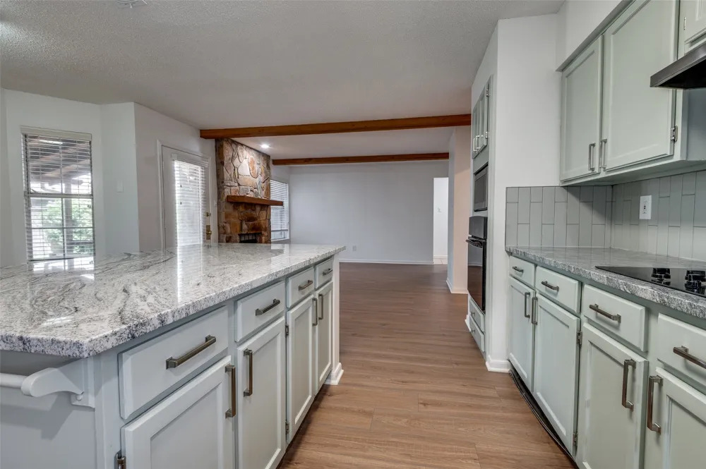562 Mercer Street Grand Prairie, TX 75052