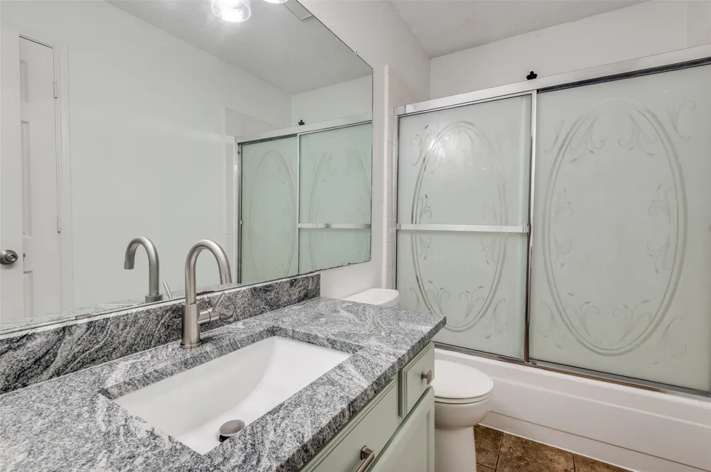 562 Mercer Street Grand Prairie, TX 75052