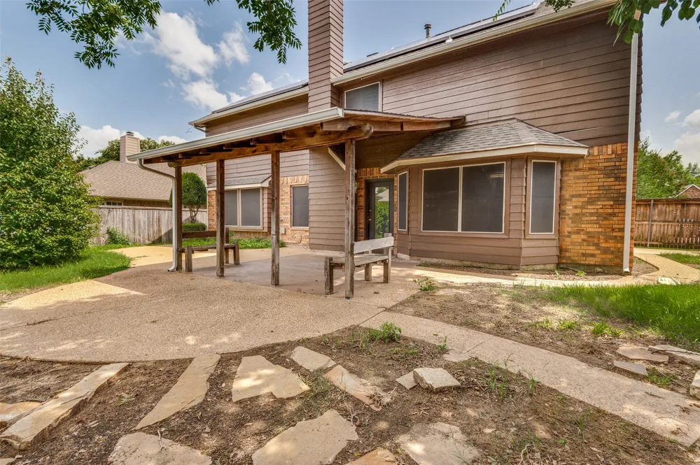 562 Mercer Street Grand Prairie, TX 75052