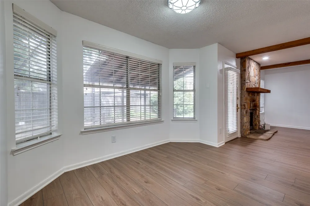 562 Mercer Street Grand Prairie, TX 75052