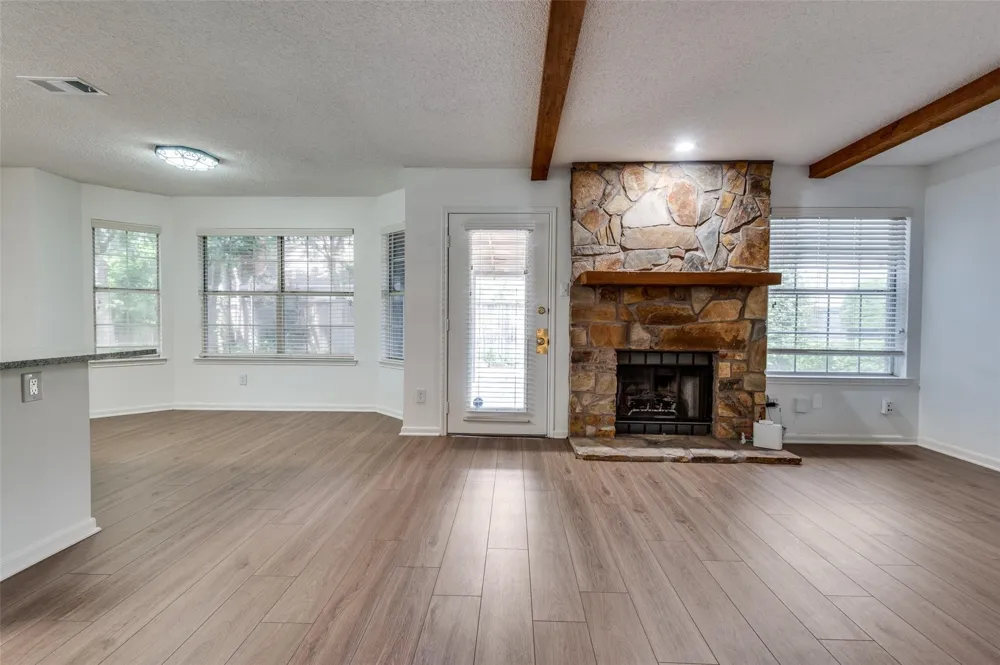 562 Mercer Street Grand Prairie, TX 75052