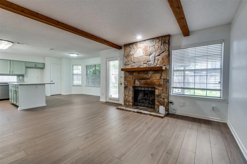 562 Mercer Street Grand Prairie, TX 75052