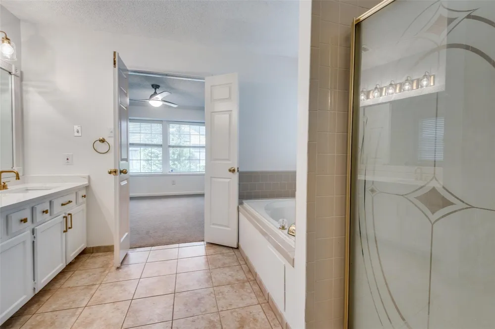 562 Mercer Street Grand Prairie, TX 75052