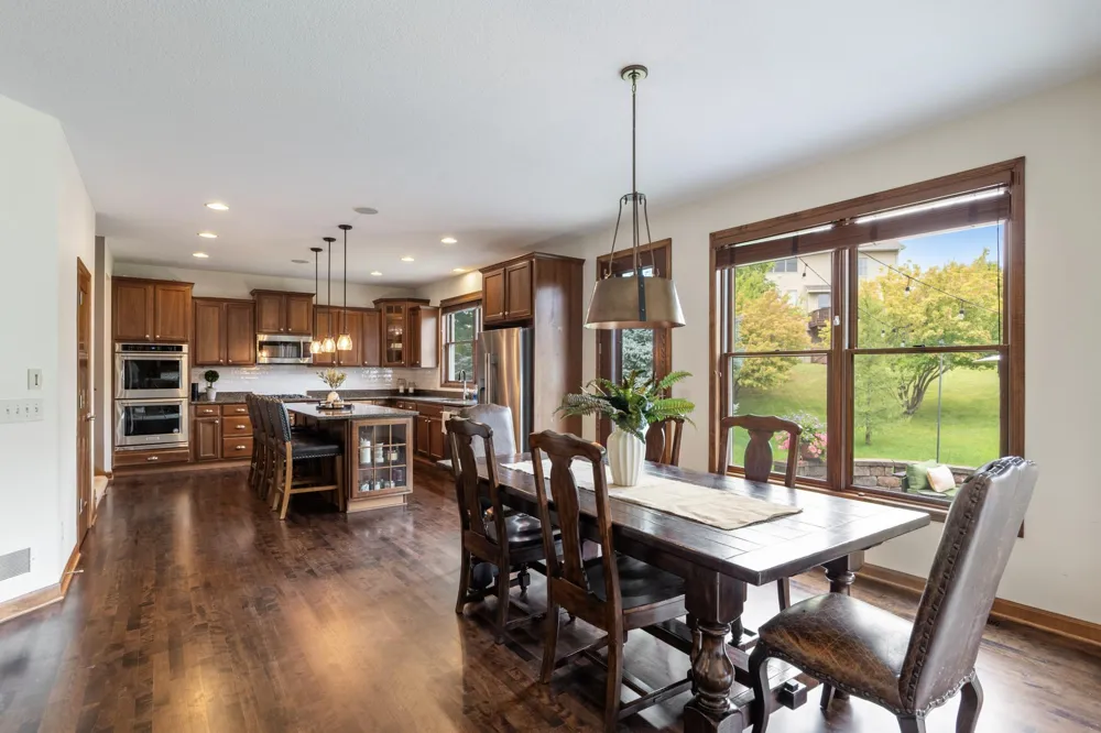 1752 Carriage Drive Victoria, MN 55386