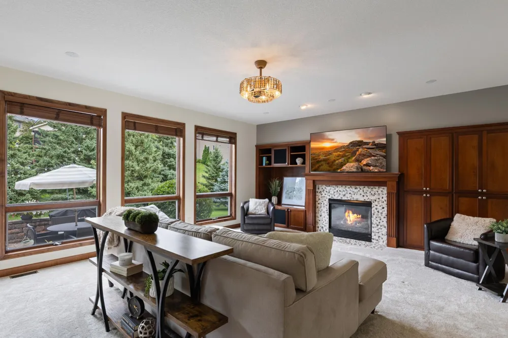 1752 Carriage Drive Victoria, MN 55386