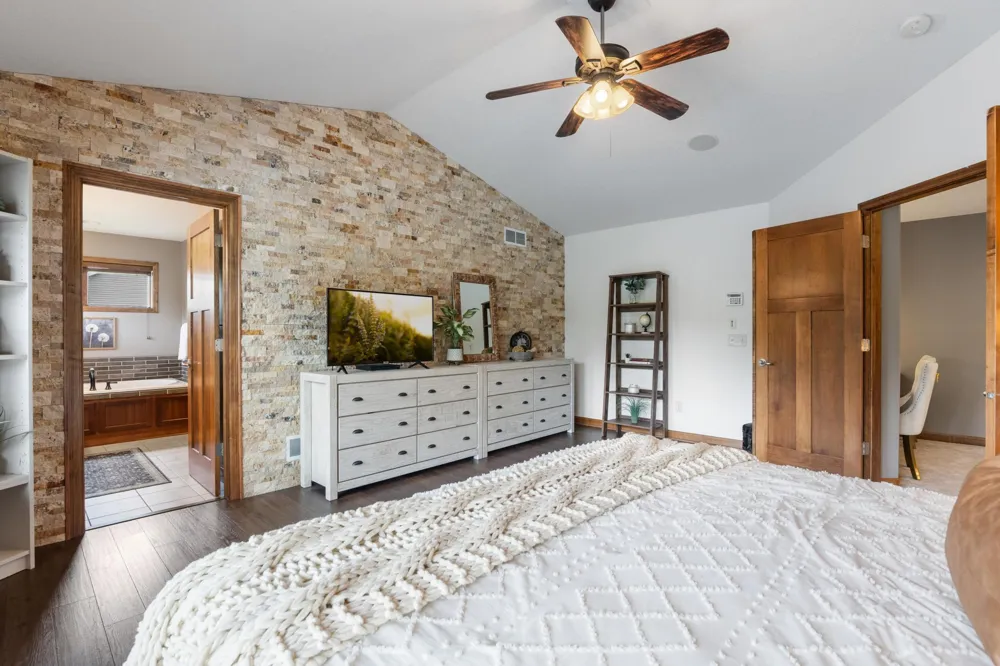 1752 Carriage Drive Victoria, MN 55386