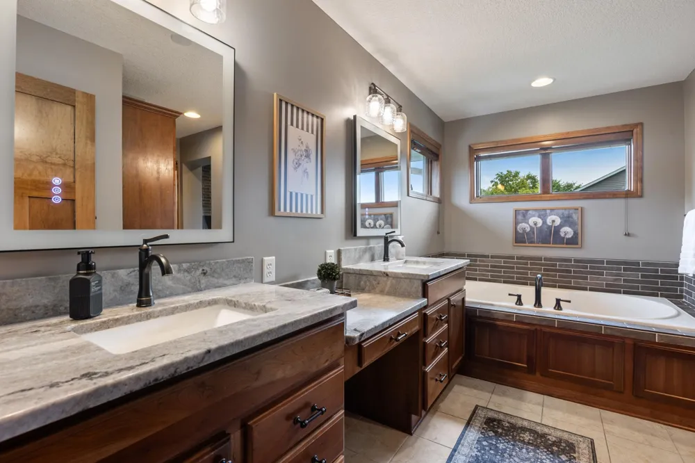 1752 Carriage Drive Victoria, MN 55386