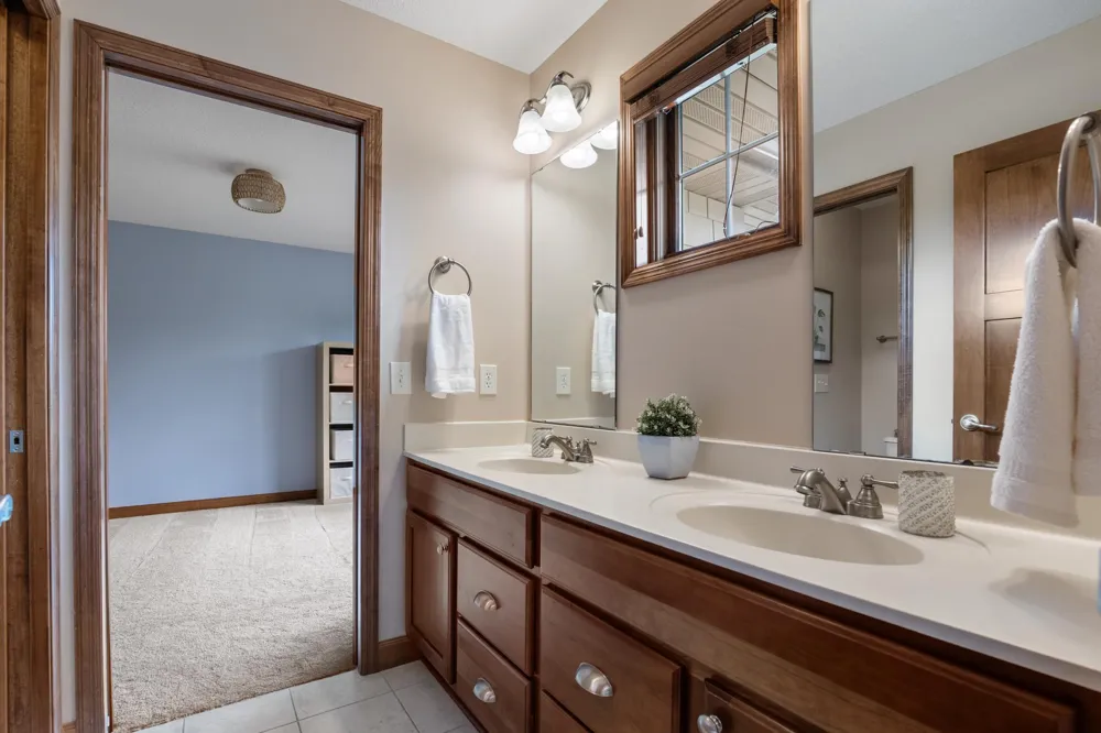 1752 Carriage Drive Victoria, MN 55386