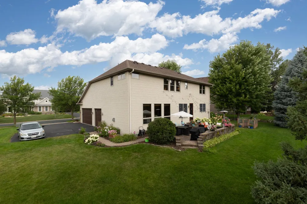 1752 Carriage Drive Victoria, MN 55386
