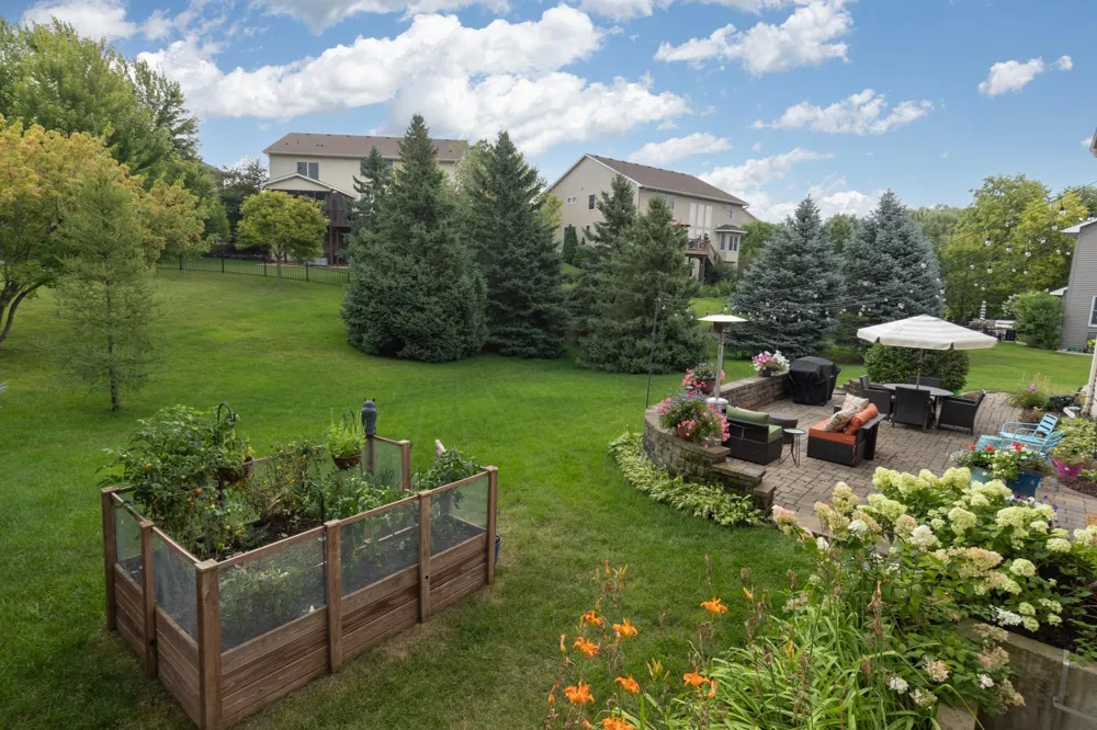 1752 Carriage Drive Victoria, MN 55386