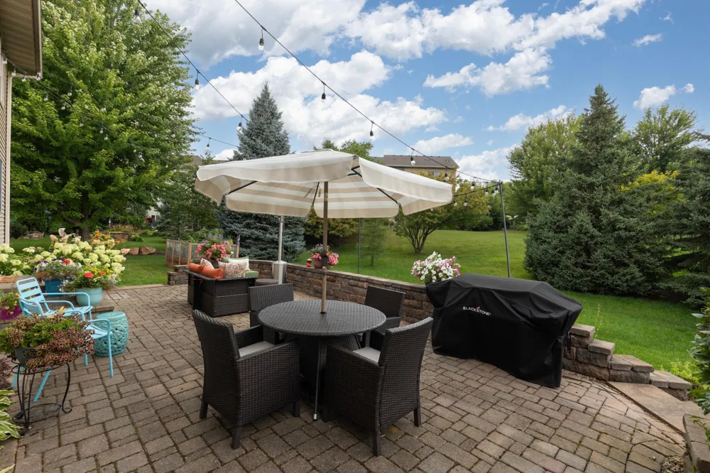 1752 Carriage Drive Victoria, MN 55386